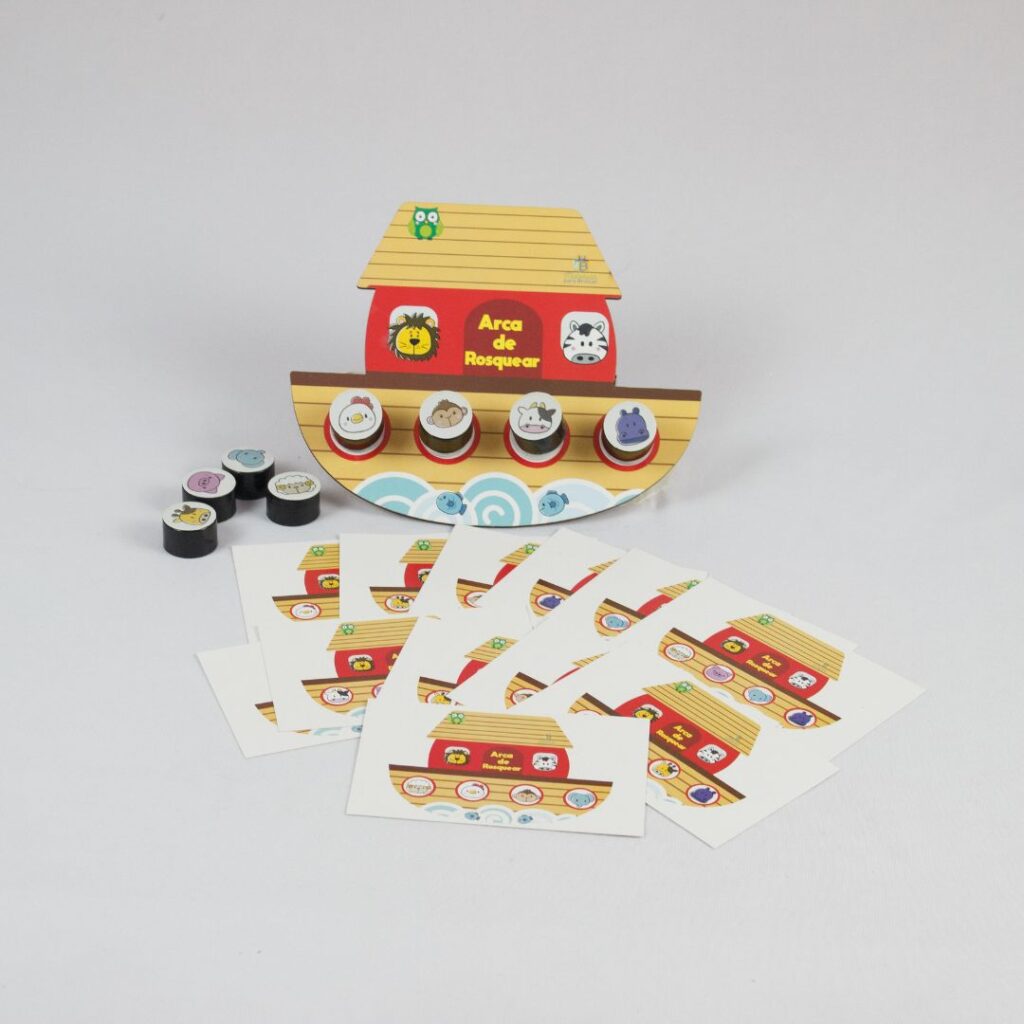 Brinquedo Arca de Rosquear da Materiais Para Brincar, mostrando uma arca em MDF com tampas de bichinhos sendo rosqueadas em suas bases.