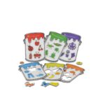 Balde de Cores da Materiais para Brincar, mostrando 6 baldes coloridos e figuras magnéticas de animais e objetos.