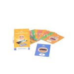 Baralho dos Sons em Realidade Aumentada da Materiais para Brincar, mostrando uma das cartas com a ilustração de uma boca e um celular ao lado, exibindo o efeito de realidade aumentada.