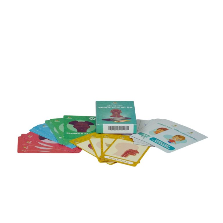 Baralho Miofuncional em Realidade Aumentada, com uma carta mostrando um modelo 3D de um músculo da face, e um celular ao lado exibindo a aplicação.