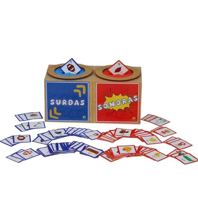 Jogo de Fonemas Caixa Surdas e Sonoras com uma caixa e várias cartas ilustradas com imagens que representam os sons da fala.