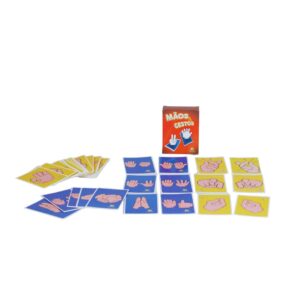 Jogo Mãos e Gestos da Materiais para Brincar, mostrando uma mão de criança reproduzindo um gesto de uma das cartinhas.