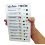 Quadro Minhas Tarefas da Materiais para Brincar, mostrando um quadro de plástico com uma lista de tarefas e algumas delas marcadas.