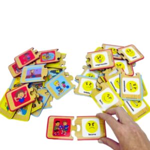 Jogo de quebra-cabeças Sentimentos e Situações da Materiais para Brincar, com peças de MDF mostrando diferentes expressões e situações.