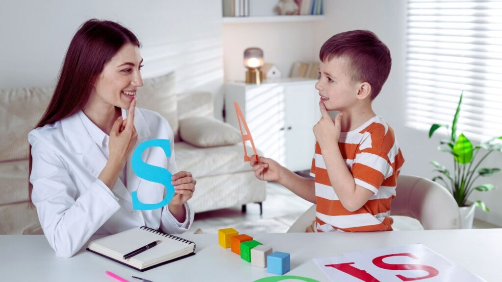 Desenvolvimento da fala e linguagem: a chave para a comunicação plena na infância